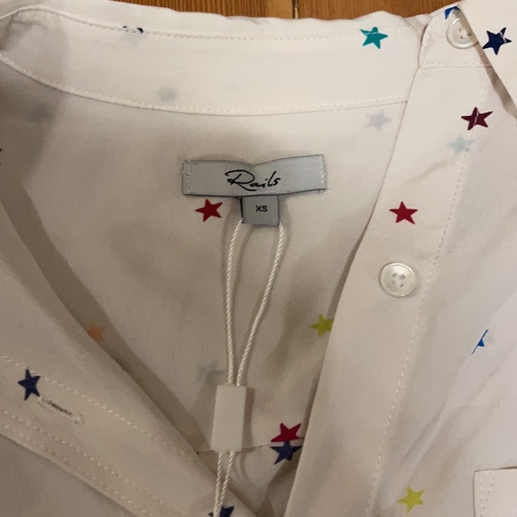 Rails Kate Top in Rainbow Stars on White - Picture 6 of 8